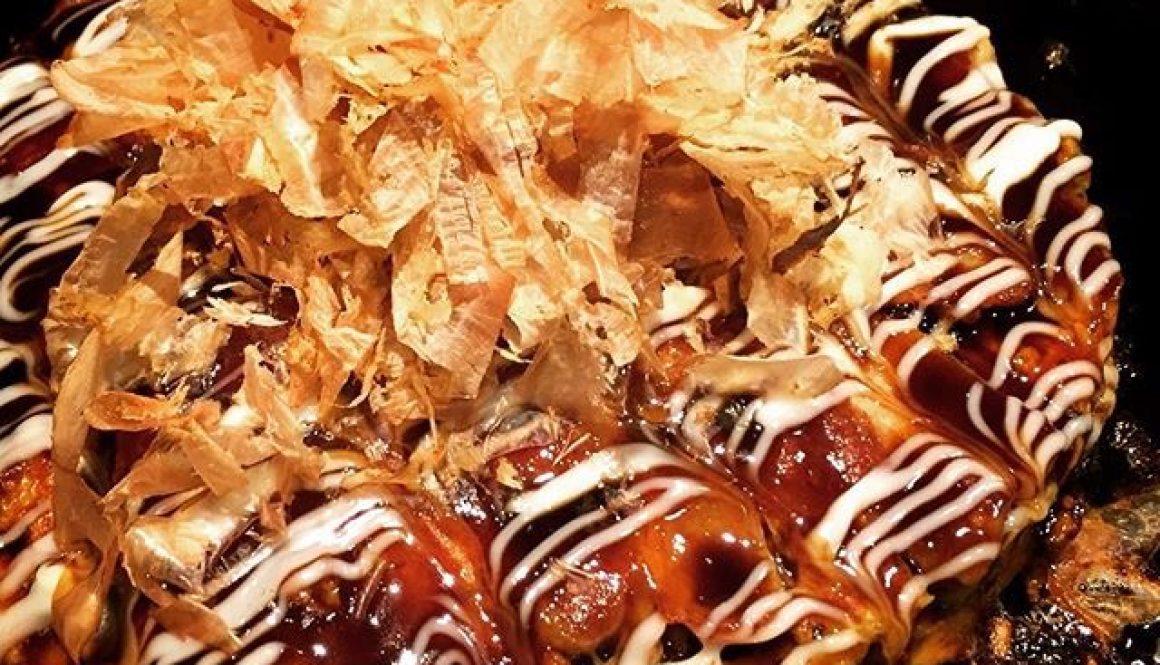 Okonomiyaki topped with flakes